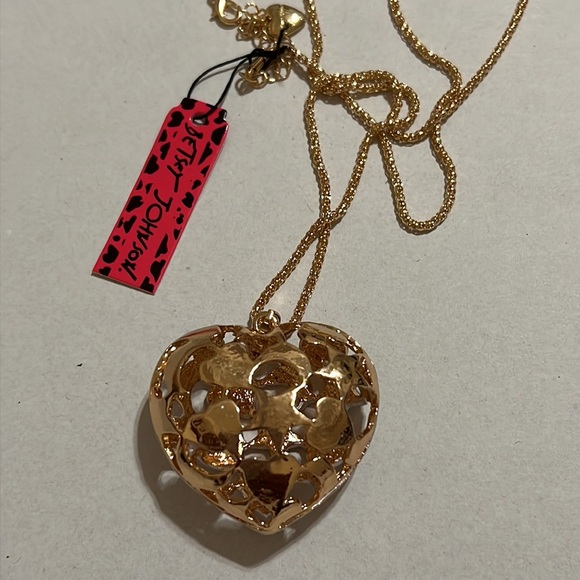 Betsey Johnson crystal hollow heart necklace - Picture 5 of 5